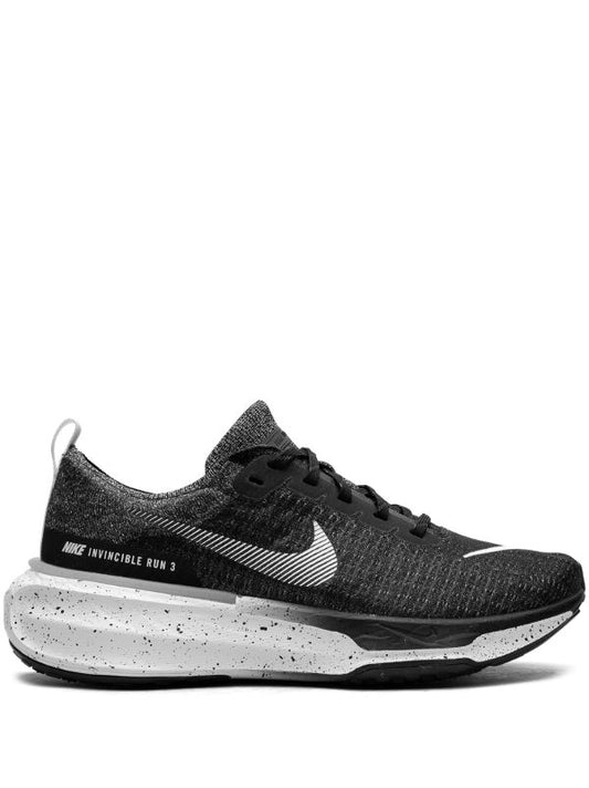 Nike
ZoomX Invincible Run Flyknit 3 "Oreo" sneakers