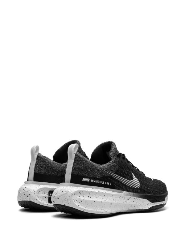 Nike
ZoomX Invincible Run Flyknit 3 "Oreo" sneakers